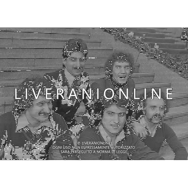 Il 26mo Festival della canzone italiana al salone delle feste del Casino\' di Sanremo dal 19 al 21 febbraio 1976 - RETROSPETTIVA nella foto Gli Albatros con Toto Cutugno ( Mario Limongelli, Lino Losito, Gilberto Trama e Massimo Vigano\' ) © ARCHIVIO / AGENZIA ALDO LIVERANI SAS