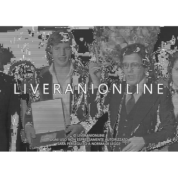 Il 26mo Festival della canzone italiana al salone delle feste del Casino\' di Sanremo dal 19 al 21 febbraio 1976 - RETROSPETTIVA nella foto Sandro Giacobbe e il vincitore Peppino Di Capri © ARCHIVIO / AGENZIA ALDO LIVERANI SAS