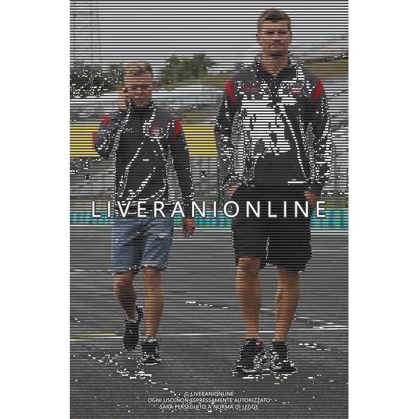 Kevin Magnussen (DEN) Haas F1 Team (Left) walks the circuit. 27.07.2017. Formula 1 World Championship, Rd 11, Hungarian Grand Prix, Budapest, Hungary, Preparation Day. / AGENZIA ALDO LIVERANI SAS - ITALY ONLY EDITORIAL USE ONLY
