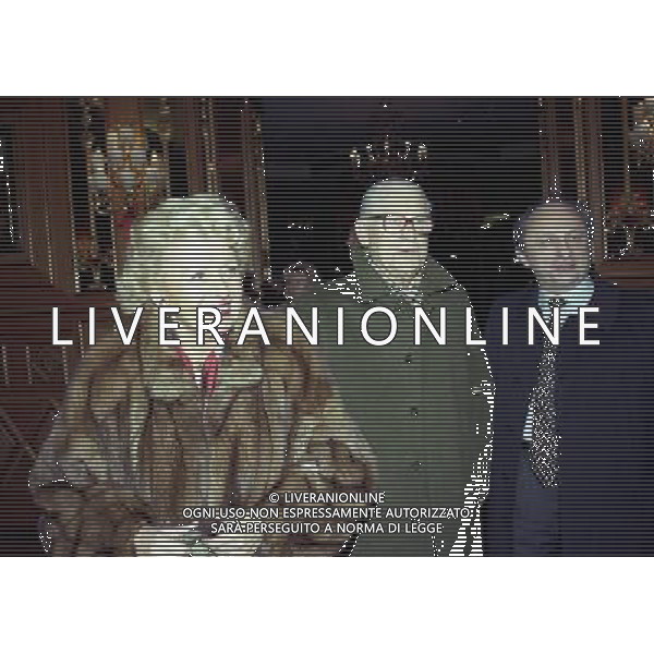 16-12-1997 MILANO HOTEL PRINCIPE E SAVOIA FESTA DI NATALE DELLA LEGA CALCIO NELLA FOTO LADY RENATA FRAIZZOLI CON IVANOE FRAIZZOLI E IL MEDICO COLOMBO AG ALDO LIVERANI SAS