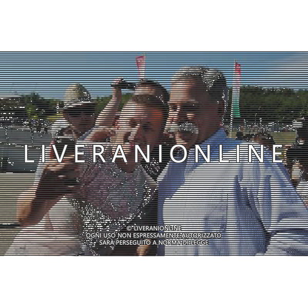 Chase Carey (USA) Formula One Group Chairman with fans. 29.07.2017. Formula 1 World Championship, Rd 11, Hungarian Grand Prix, Budapest, Hungary, Qualifying Day. /AGENZIA ALDO LIVERANI SAS - ITALY ONLY - EDITORIAL USE ONLY - GP F1 UNGHERIA PROVE UFFICIALI QUALIFICHE 29/07/2017