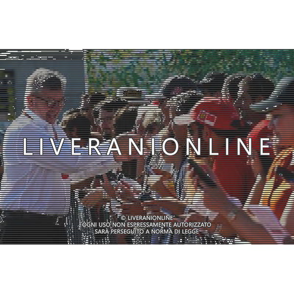 Ross Brawn (GBR) Managing Director, Motor Sports signs autographs for the fans. 29.07.2017. Formula 1 World Championship, Rd 11, Hungarian Grand Prix, Budapest, Hungary, Qualifying Day. /AGENZIA ALDO LIVERANI SAS - ITALY ONLY - EDITORIAL USE ONLY - GP F1 UNGHERIA PROVE UFFICIALI QUALIFICHE 29/07/2017