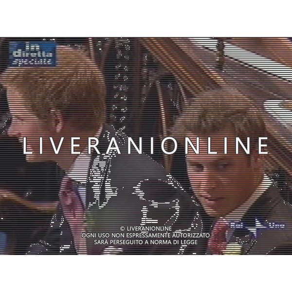 LONDRA 09/04/2005 MATRIMONIO FRA IL PRINCIPE CARLO D\'INGHILTERRA E CAMILLA PARKER-BOWLES NELLA FOTO WILLIAM E HARRY OBBLIGATORIO CITARE LA FONTE TELEVISIVA FOTO AG. ALDO LIVERANI