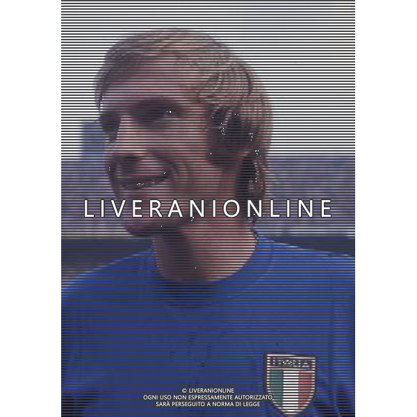 RETROSPETTIVA FRANCESCO MORINI CALCIATORE E DIRIGENTE SPORTIVO NELLA FOTO FRANCESCO MORINI CON LA MAGLIA DELLA NAZIONALE ITALIANA AG ALDO LIVERANI SAS