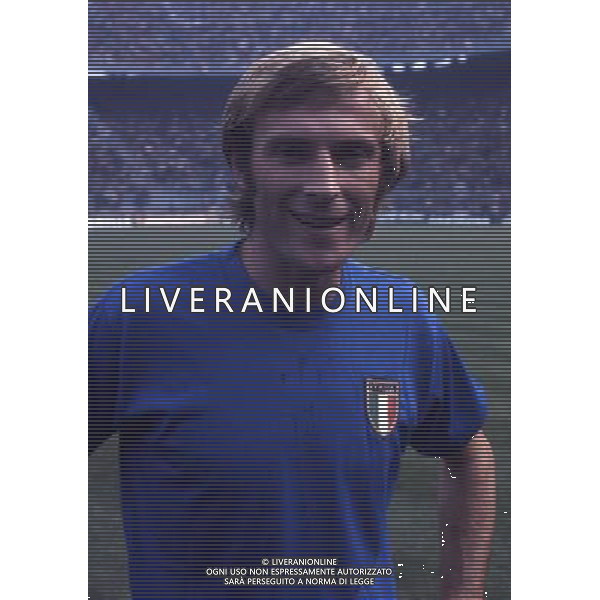 RETROSPETTIVA FRANCESCO MORINI CALCIATORE E DIRIGENTE SPORTIVO NELLA FOTO FRANCESCO MORINI CON LA MAGLIA DELLA NAZIONALE ITALIANA AG ALDO LIVERANI SAS