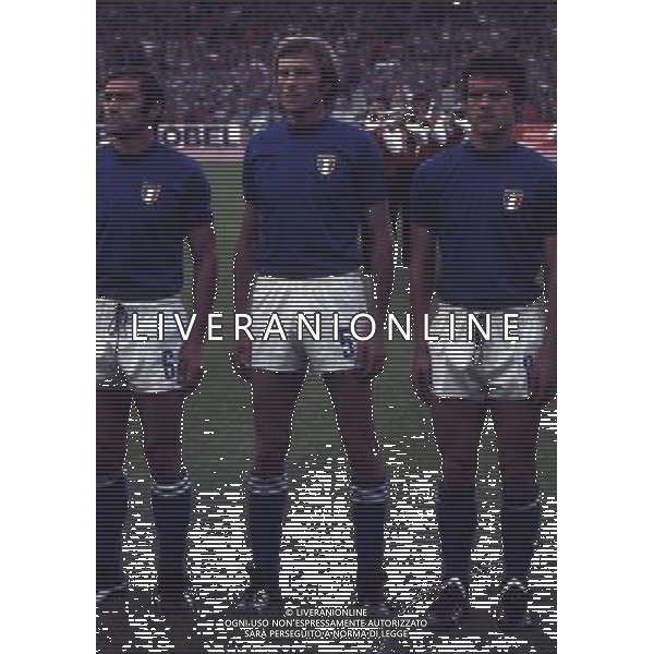 RETROSPETTIVA FRANCESCO MORINI CALCIATORE E DIRIGENTE SPORTIVO NELLA FOTO FRANCESCO MORINI CON LA MAGLIA DELLA NAZIONALE ITALIANA AG ALDO LIVERANI SAS