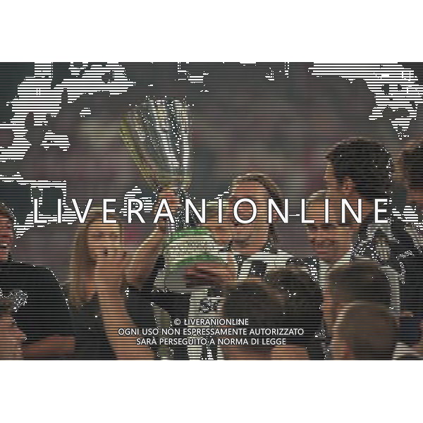 23-08-1997 TORINO-SUPERCOPPA ITALIANA JUVENTUS- VICENZA NELLA FOTO ANTONIO CONTE CON LA SUPERCOPPA ITALIANA AG ALDO LIVERANI SAS