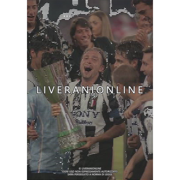 23-08-1997 TORINO-SUPERCOPPA ITALIANA JUVENTUS- VICENZA NELLA FOTO ANTONIO CONTE CON LA SUPECOPPA ITALIANA AG ALDO LIVERANI SAS