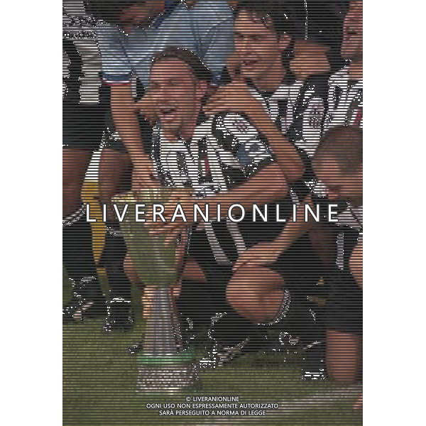 23-08-1997 TORINO-SUPERCOPPA ITALIANA JUVENTUS- VICENZA NELLA FOTO ANTONIO CONTE CON LA SUPECOPPA ITALIANA AG ALDO LIVERANI SAS