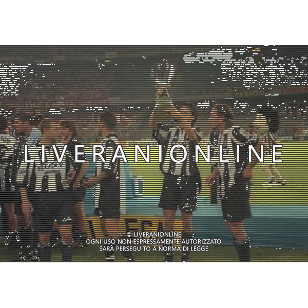23-08-1997 TORINO-SUPERCOPPA ITALIANA JUVENTUS- VICENZA NELLA FOTO FILIPPO INZAGHI E ANTONIO CONTE CON LA SUPERCOPPA ITALIANA AG ALDO LIVERANI SAS