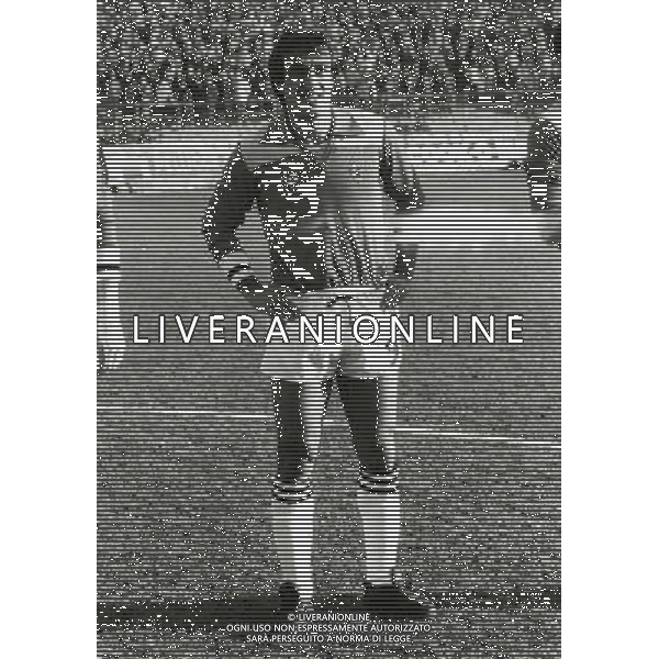 RETROSPETTIVA PIETRO ANASTASI CALCIATORE NELLA FOTO PIETRO ANASTASI CON LA MAGLIA DELL\'ASCOLI AG ALDO LIVERANI SAS