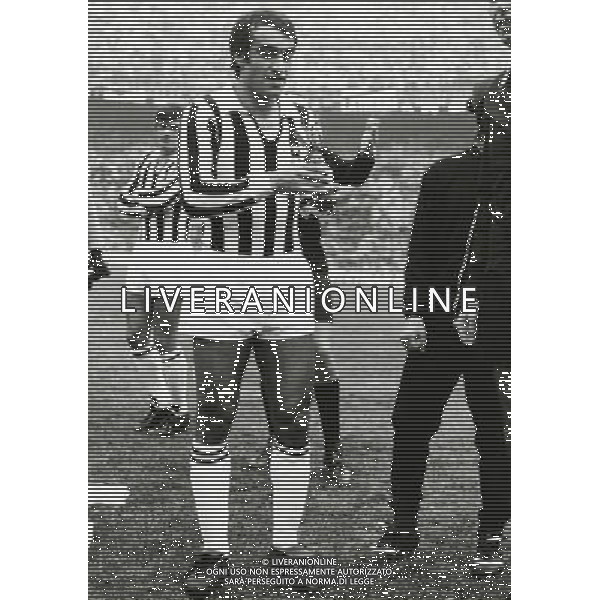 RETROSPETTIVA PIETRO ANASTASI CALCIATORE NELLA FOTO PIETRO ANASTASI CON LA MAGLIA DELLA JUVENTUS AG ALDO LIVERANI SAS
