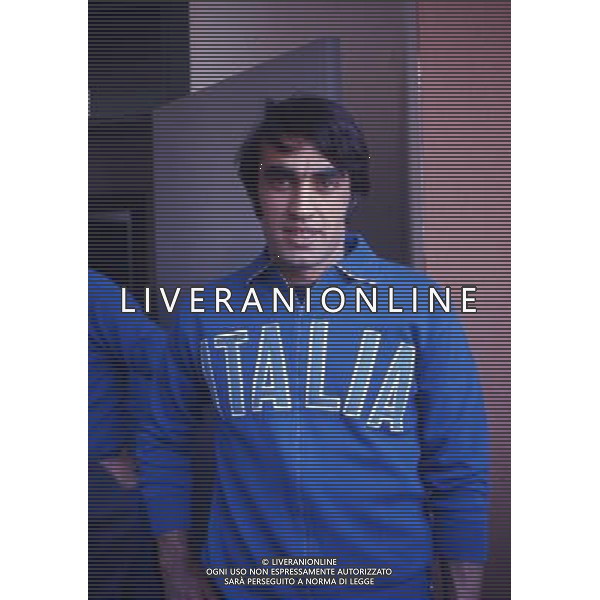 RETROSPETTIVA PIETRO ANASTASI CALCIATORE NELLA FOTO PIETRO ANASTASI CON LA MAGLIA DELLA NAZIONALE ITALIANA AG ALDO LIVERANI SAS