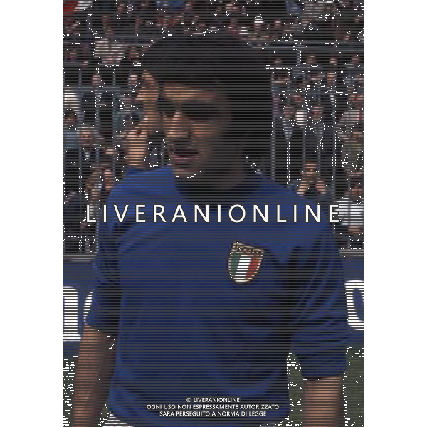RETROSPETTIVA PIETRO ANASTASI CALCIATORE NELLA FOTO PIETRO ANASTASI CON LA MAGLIA DELLA NAZIONALE ITALIANA AG ALDO LIVERANI SAS