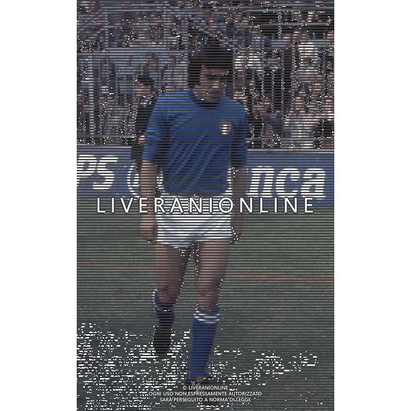 RETROSPETTIVA PIETRO ANASTASI CALCIATORE NELLA FOTO PIETRO ANASTASI CON LA MAGLIA DELLA NAZIONALE ITALIANA AG ALDO LIVERANI SAS