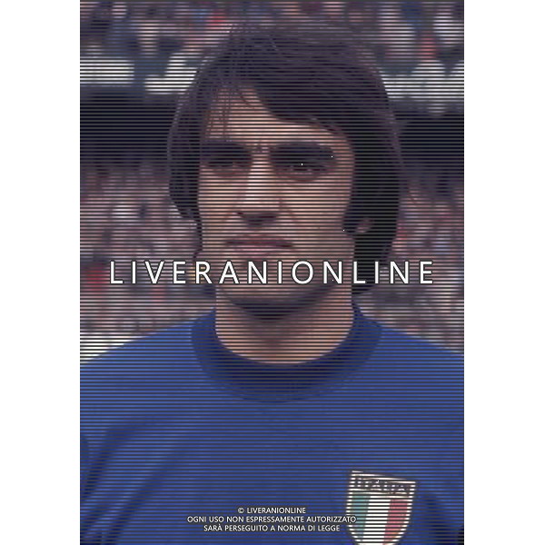 RETROSPETTIVA PIETRO ANASTASI CALCIATORE NELLA FOTO PIETRO ANASTASI CON LA MAGLIA DELLA NAZIONALE ITALIANA AG ALDO LIVERANI SAS