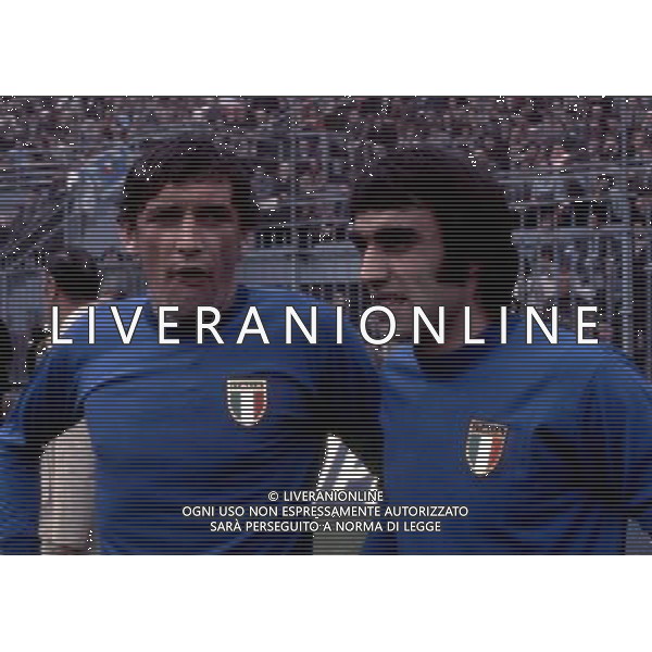 RETROSPETTIVA PIETRO ANASTASI CALCIATORE NELLA FOTO PIETRO ANASTASI CON LA MAGLIA DELLA NAZIONALE ITALIANA E GIGI RIVA AG ALDO LIVERANI SAS