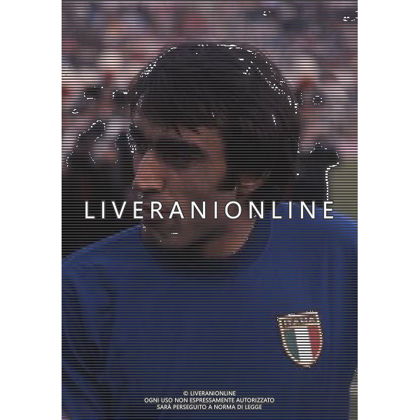 RETROSPETTIVA PIETRO ANASTASI CALCIATORE NELLA FOTO PIETRO ANASTASI CON LA MAGLIA DELLA NAZIONALE ITALIANA AG ALDO LIVERANI SAS