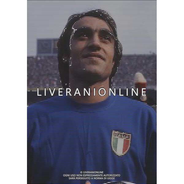 RETROSPETTIVA PIETRO ANASTASI CALCIATORE NELLA FOTO PIETRO ANASTASI CON LA MAGLIA DELLA NAZIONALE ITALIANA AG ALDO LIVERANI SAS