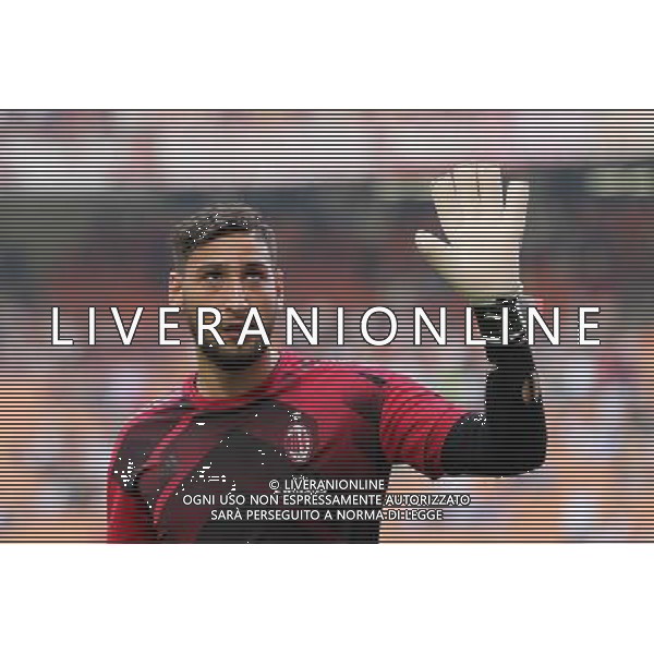 UEFA Europa League 2017/2018 Terzo Turno Eliminatorio Ritorno Milano - 03.08.2017 Milan-Universitatea Craiova Nella Foto:Donnarumma saluta i tifosi /Ph.Garbuio-Ag. Aldo Liverani