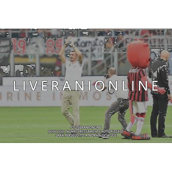 Milano 3-08-2017 Stadio Giuseppe Meazza - San Siro UEFA Europa League 3¡ turno preliminare - gara di ritorno Milan vs Universitatea Craiova nella foto Leonardo Bonucci saluta i tifosi prima della gara foto Roberto Garavaglia - ag. Aldo Liverani sas