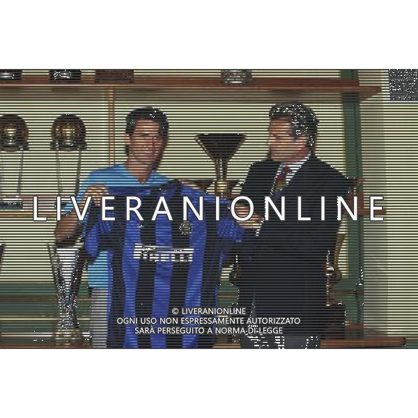 RETROSPETTIVA CHRISTIAN PANUCCI CALCIATORE NELLA FOTO CHRISTIAN PANUCCI CON LA MAGLIA DELL\'INTER E GIACINTO FACCHETTI AG ALDO LIVERANI SAS