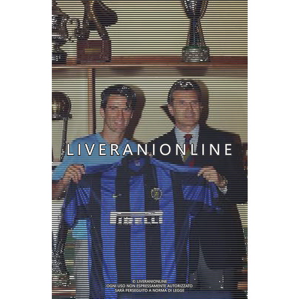 RETROSPETTIVA CHRISTIAN PANUCCI CALCIATORE NELLA FOTO CHRISTIAN PANUCCI CON LA MAGLIA DELL\'INTER E GIACINTO FACCHETTI AG ALDO LIVERANI SAS