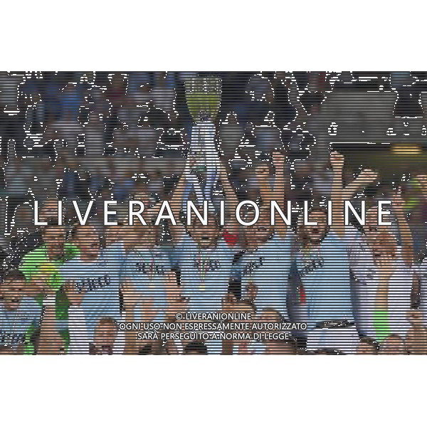 Supercoppa TIM 2017 Roma - 13.08.2017 Juventus-Lazio Nella Foto: esultanza e festeggiamenti a fine gara della lazio - lulic alza la coppa /Ph.Vitez-Ag. Aldo Liverani