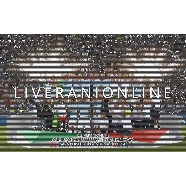 Supercoppa TIM 2017 Roma - 13.08.2017 Juventus-Lazio Nella Foto: esultanza e festeggiamenti a fine gara per la vittoria lazio - lulic alza la coppa /Ph.Vitez-Ag. Aldo Liverani