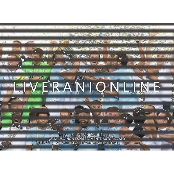 Supercoppa TIM 2017 Roma - 13.08.2017 Juventus-Lazio Nella Foto: esultanza e festeggiamenti a fine gara per la vittoria lazio - lulic alza la coppa /Ph.Vitez-Ag. Aldo Liverani