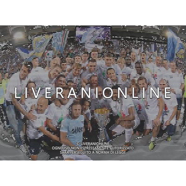 Supercoppa TIM 2017 Roma - 13.08.2017 Juventus-Lazio Nella Foto: esultanza e festeggiamenti a fine gara per la vittoria lazio - i giocatori della lazio festeggiano con la coppa /Ph.Vitez-Ag. Aldo Liverani