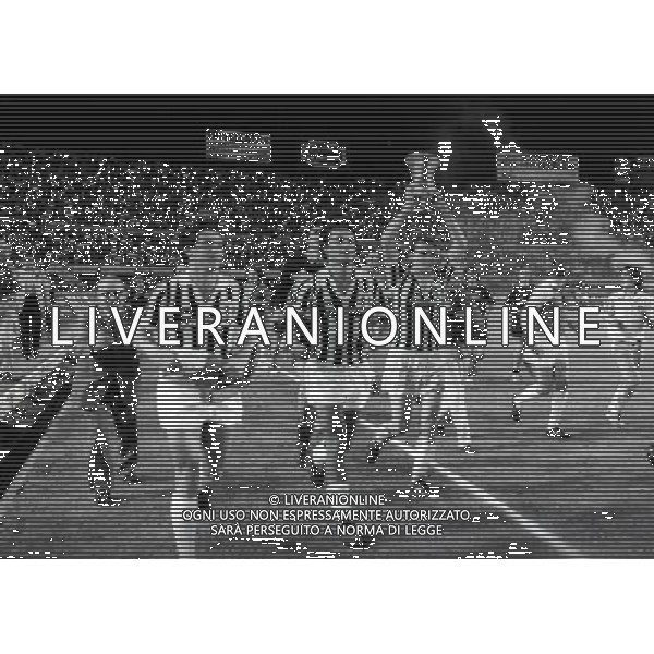 22-06-1983 TORINO- FINALE DI COPPA ITALIA JUVENTUS VERONA 3-0 NELLA FOTO I GIOCATORI DELLA JUVENTUS VINCE LA COPPA ITALIA MARCO TARDELLI AG ALDO LIVERANI SAS