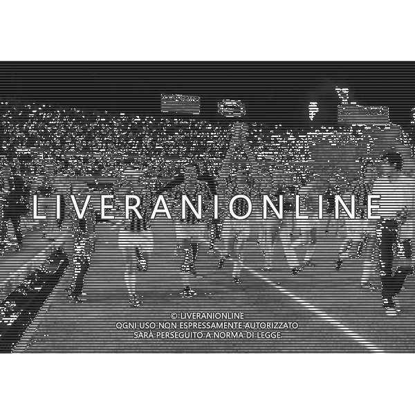 22-06-1983 TORINO- FINALE DI COPPA ITALIA JUVENTUS VERONA 3-0 NELLA FOTO I GIOCATORI DELLA JUVENTUS VINCE LA COPPA ITALIA MARCO TARDELLI AG ALDO LIVERANI SAS