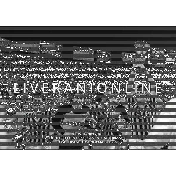 22-06-1983 TORINO- FINALE DI COPPA ITALIA JUVENTUS VERONA 3-0 NELLA FOTO I GIOCATORI DELLA JUVENTUS VINCE LA COPPA ITALIA MARCO TARDELLI AG ALDO LIVERANI SAS
