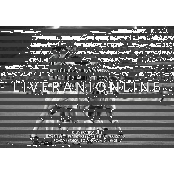 22-06-1983 TORINO- FINALE DI COPPA ITALIA JUVENTUS VERONA 3-0 NELLA FOTO ABBRACCI GIOCATORI JUVENTUS AG ALDO LIVERANI SAS