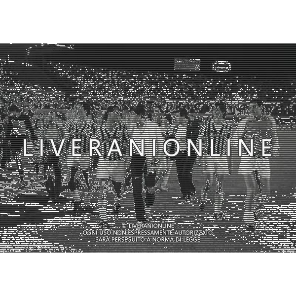 22-06-1983 TORINO- FINALE DI COPPA ITALIA JUVENTUS VERONA 3-0 NELLA FOTO I GIOCATORI DELLA JUVENTUS VINCONO LA COPPA ITALIA AG ALDO LIVERANI SAS