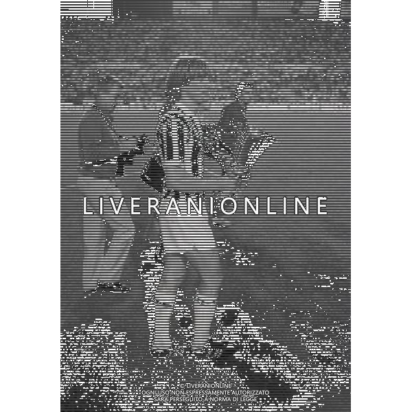 22-06-1983 TORINO- FINALE DI COPPA ITALIA JUVENTUS VERONA 3-0 NELLA FOTO MASSIMO BONINI CON LA COPPA ITALIA AG ALDO LIVERANI SAS
