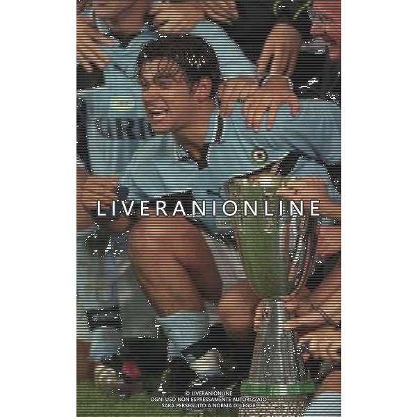 29-08 1998 TORINO- SUPERCOPPA ITALIANA JUVENTUS LAZIO 1-2 NELLA FOTO SERGIO CONCEICAO CON LA SUPERCOPPA ITALIANA AG ALDO LIVERANI SAS