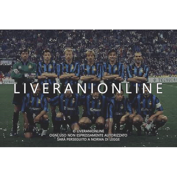 11-05-1994 MILANO FINALE DI COPPA UEFA INTER SALISBURGO 1-0 NELLA FOTO FORMAZIONE INTER DA SIN IN PIEDI WALTER ZENGA-WIM JONK-DENNIS BERGKAMP-DAVIDE FONTOLAN-NICOLA BERTI-SERGIO BATTISTINI SED DA SIN. RUBEN SOSA-ANTONIO PAGANIN-ANTONIO MANICONE.ANGELO ORLANDO-GIUSEPPE BERGOMI AG ALDO LIVERANI SAS