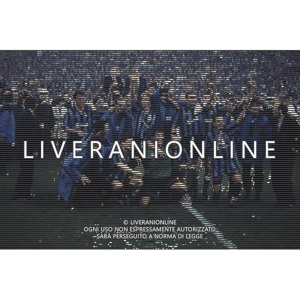 11-05-1994 MILANO FINALE DI COPPA UEFA INTER SALISBURGO 1-0 NELLA FOTO LA SQUADRA DELL\'INTER VINCE LA COPPA UEFA AG ALDO LIVERANI SAS