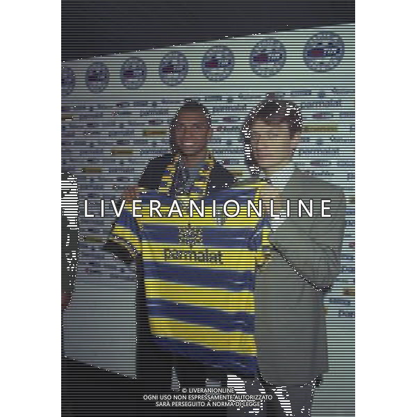 1999- PARMA PRESENTAZIONE DEL NUOVO GIOCATORE MARCIO AMOROSO NELLA FOTO STEFANO TANZI CON MARCIO AMOROSO AG ALDO LIVERANI SAS