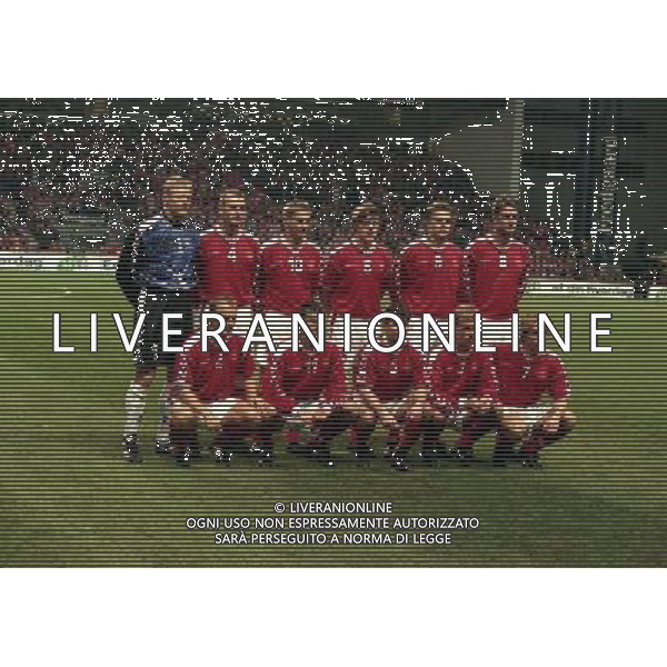 27-03-1999 COPENAGHEN-QUALIFICAZIONI EUROPEI PARKEN STADIUM DANIMARCA ITALIA 1-2 NELLA FOTO FORMAZIONE DANIMARCA DA SIN IN PIEDI PETER SCHMEICHEL-JES HOG- MARTIN JORGENSEN THOMAS HELVEG- JESPER GRONKJAER-CLAUS THOMSEN SED SIN BJARNEGOLDBAEK- EBBE SAND-JAN HEINTZE-RENEHENRIKSEN- ALLAN NIELSEN AG ALDO LIVERANI SAS 