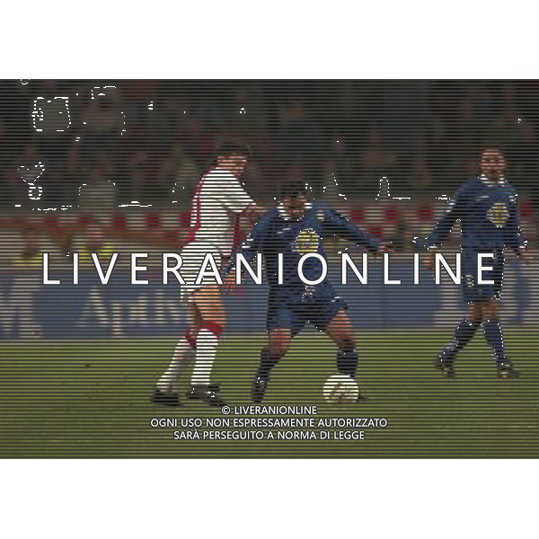 21-10-1997 AMSTERDAM- COPPA UEFA AJAX UDINESE 1-0 NELLA FOTO JARI LITMANEN E JOAN WALEM AG ALDO LIVERANI SAS