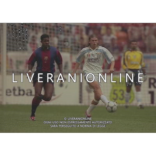 TORNEO DI AMSTERDAM 2000-2001 BARCELLONA LAZIO NELLA FOTO ROBERTO BARONIO E PATRICK KLUIVERT AG ALDO LIVERANI SAS