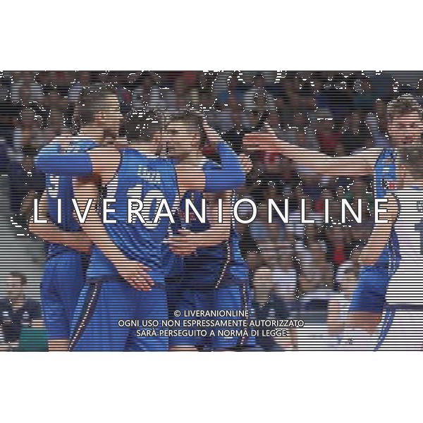 SZCZECIN, AZOTY ARENA 25.08.2017 CEV MISTRZOSTWA EUROPY W PILCE SIATKOWEJ MEZCZYZN LOTTO EUROVOLLEY POLAND 2017 NIEMCY - WLOCHY CEV MENS VOLLEYBALL EUROPEAN CHAMPIONSHIP LOTTO EUROVOLLEY POLAND 2017 NIEMCY - WLOCHY NZ REPREZENTACJA WLOCH PO ZDOBYCIU PUNKTU / TEAM OF ITALY AFTER GAINING THE POINT. FOT. KRZYSZTOF CICHOMSKI / NEWSPIX.PL --- Newspix.pl *** Local Caption *** www.newspix.pl mail us: info@newspix.pl call us: 0048 022 23 22 222 --- Polish Picture Agency by Ringier Axel Springer Poland