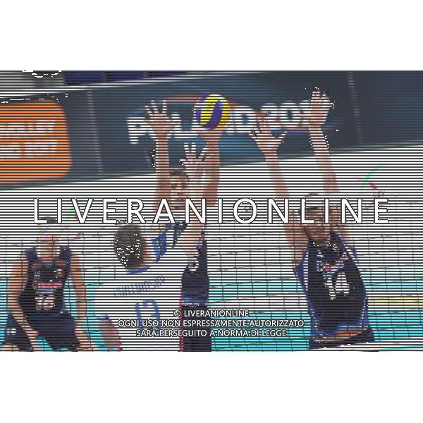 SZCZECIN, AZOTY ARENA 27.08.2017 CEV MISTRZOSTWA EUROPY W PILCE SIATKOWEJ MEZCZYZN LOTTO EUROVOLLEY POLAND 2017 SLOWACJA - WLOCHY CEV MENS VOLLEYBALL EUROPEAN CHAMPIONSHIP LOTTO EUROVOLLEY POLAND 2017 SLOWACJA - WLOCHY NZ STEFAN CHRTIANSKY JR, SIMONE GIANNELLI, MATTEO PIANO FOT. KRZYSZTOF CICHOMSKI / NEWSPIX.PL --- Newspix.pl AG ALDO LIVERANI SAS *** Local Caption *** www.newspix.pl mail us: info@newspix.pl call us: 0048 022 23 22 222 --- Polish Picture Agency by Ringier Axel Springer Poland