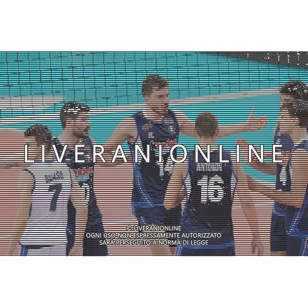 SZCZECIN, AZOTY ARENA 27.08.2017 CEV MISTRZOSTWA EUROPY W PILCE SIATKOWEJ MEZCZYZN LOTTO EUROVOLLEY POLAND 2017 SLOWACJA - WLOCHY CEV MENS VOLLEYBALL EUROPEAN CHAMPIONSHIP LOTTO EUROVOLLEY POLAND 2017 SLOWACJA - WLOCHY NZ REPREZENTACJA WLOCH PO ZDOBYCIU PUNKTU / TEAM OF ITALY AFTER GAINING THE POINT, FABIO BALASO (#7), FILIPPO LANZA (#10), MATTEO PIANO (#14), OLEG ANTONOV (#16) FOT. KRZYSZTOF CICHOMSKI / NEWSPIX.PL --- Newspix.pl AG ALDO LIVERANI SAS *** Local Caption *** www.newspix.pl mail us: info@newspix.pl call us: 0048 022 23 22 222 --- Polish Picture Agency by Ringier Axel Springer Poland