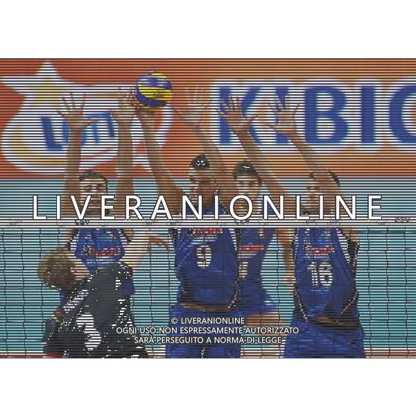 KATOWICE HALA SPODEK 31.08.2017 LOTTO EUROVOLLEY 2017 MECZ MISTRZOSTW EUROPY 2017 SIATKOWKA 1/4 FINALU BELGIA (czarne) - WLOCHY (niebieskie) NZ Daniele Mazzone (S), Oleg Antonov (P). FOT TOMASZ WANTULA / NEWSPIX.PL KATOWICE SPODEK 31.08.2017 VOLEYYBALL MEN\'S CHAMPIONSCHIP LOTTO EUROVOLLEY POLAND 2017 QUARTERFINAL BELGIUM - ITALY TOMASZ WANTULA / NEWSPIX.PL --- Newspix.pl AG ALDO LIVERANI SAS ONLY ITALY *** Local Caption *** www.newspix.pl mail us: info@newspix.pl call us: 0048 022 23 22 222 --- Polish Picture Agency by Ringier Axel Springer Poland