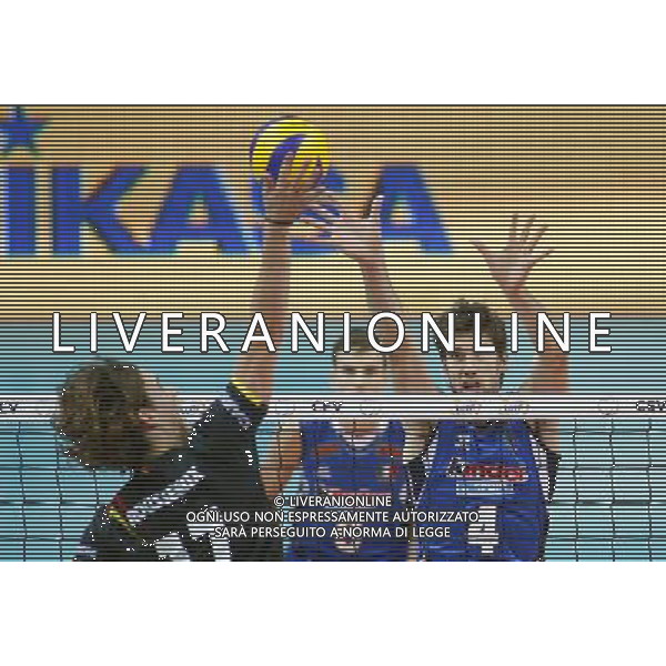 KATOWICE HALA SPODEK 31.08.2017 LOTTO EUROVOLLEY 2017 MECZ MISTRZOSTW EUROPY 2017 SIATKOWKA 1/4 FINALU BELGIA (czarne) - WLOCHY (niebieskie) NZ Tomas Rousseaux , Simone Gianelli , Luca Vettori . FOT TOMASZ WANTULA / NEWSPIX.PL KATOWICE SPODEK 31.08.2017 VOLEYYBALL MEN\'S CHAMPIONSCHIP LOTTO EUROVOLLEY POLAND 2017 QUARTERFINAL BELGIUM - ITALY TOMASZ WANTULA / NEWSPIX.PL --- Newspix.pl AG ALDO LIVERANI SAS ONLY ITALY *** Local Caption *** www.newspix.pl mail us: info@newspix.pl call us: 0048 022 23 22 222 --- Polish Picture Agency by Ringier Axel Springer Poland