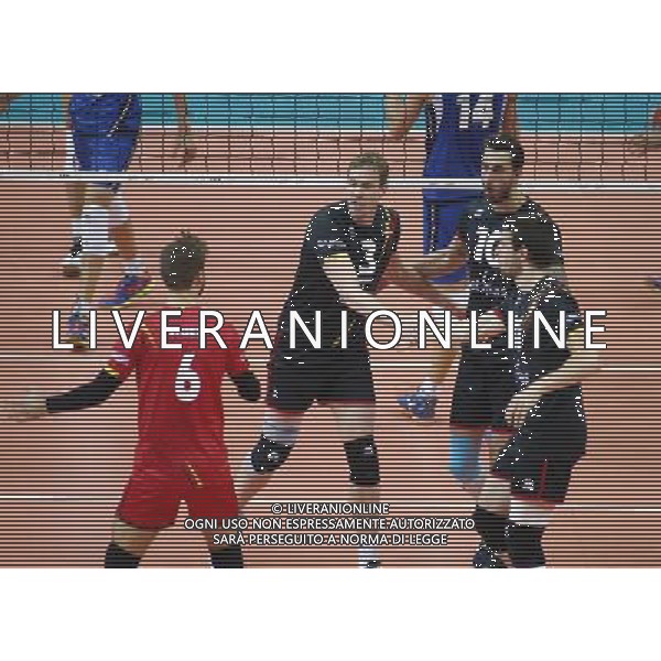 KATOWICE HALA SPODEK 31.08.2017 LOTTO EUROVOLLEY 2017 MECZ MISTRZOSTW EUROPY 2017 SIATKOWKA 1/4 FINALU BELGIA (czarne) - WLOCHY (niebieskie) NZ radosc siatkarzy Belgii - Sam Deroo (S). FOT TOMASZ WANTULA / NEWSPIX.PL KATOWICE SPODEK 31.08.2017 VOLEYYBALL MEN\'S CHAMPIONSCHIP LOTTO EUROVOLLEY POLAND 2017 QUARTERFINAL BELGIUM - ITALY TOMASZ WANTULA / NEWSPIX.PL --- Newspix.pl AG ALDO LIVERANI SAS ONLY ITALY *** Local Caption *** www.newspix.pl mail us: info@newspix.pl call us: 0048 022 23 22 222 --- Polish Picture Agency by Ringier Axel Springer Poland